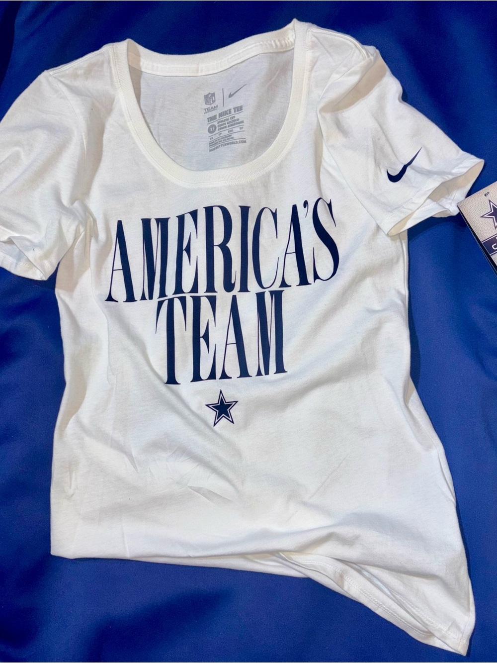 THE NIKE TEE  White w ‘America's Team' Dallas Cowboys XS Athletic Cut